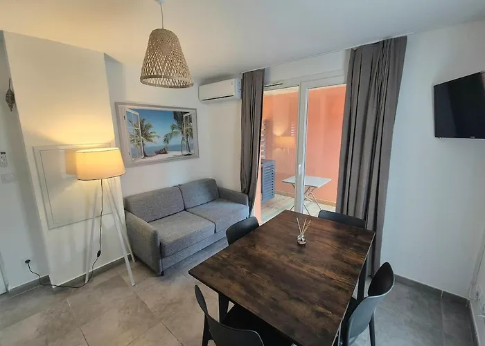 T2 Climatisé Avec Terrasse à 5min Des Plages Appartamento