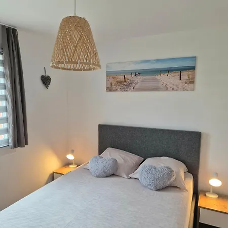 Apartment T2 Climatise Avec Terrasse A 5min Des Plages *