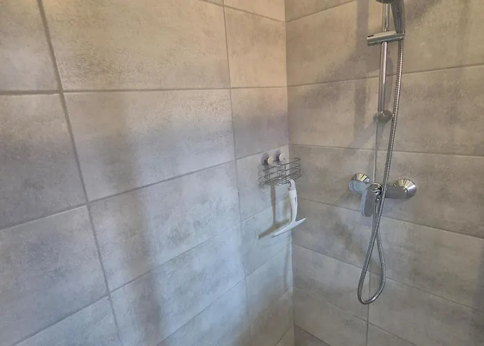 T2 Climatise Avec Terrasse A 5min Des Plages *