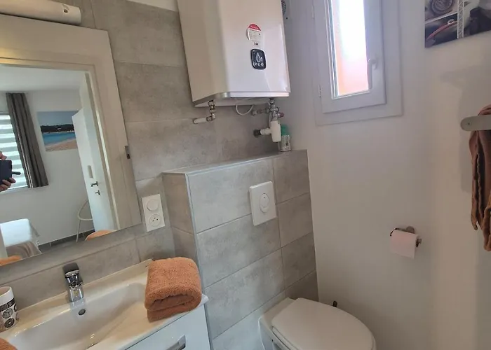 T2 Climatise Avec Terrasse A 5min Des Plages Apartment